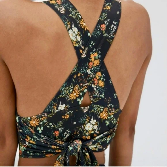 🌻 SLAYED Urban Outfitters Black Motif Floral Lace Trim Top-Small ✨ - Picture 3 of 9